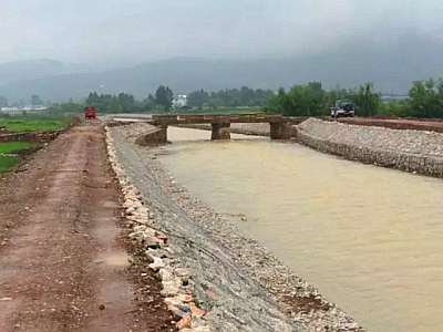 石籠護墊河道兩岸護坡