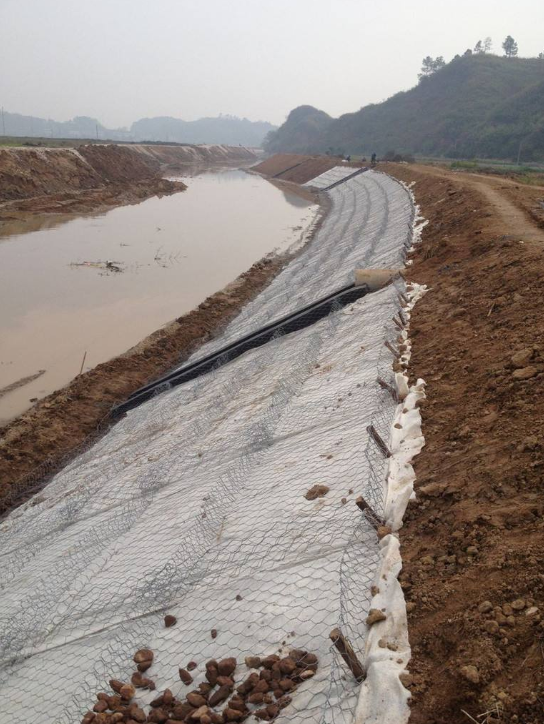 雷諾護墊山洪溝護坡應用